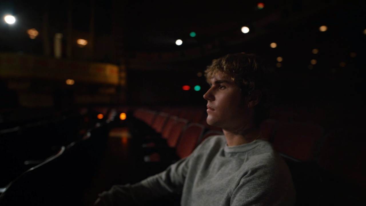 Lonely music video scene