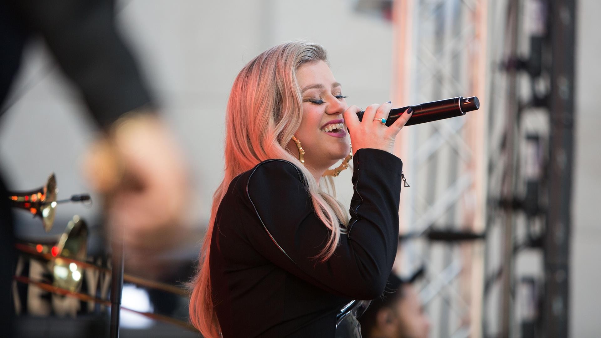 Kelly Clarkson award
