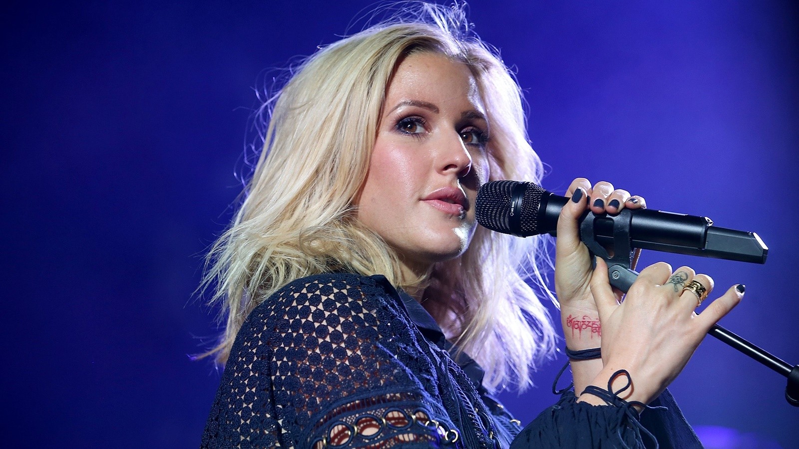 Ellie Goulding concert performance