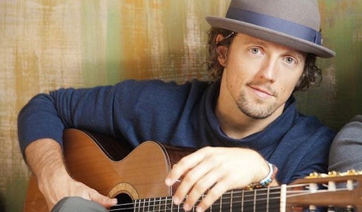 Jason Mraz with acoustic guitar