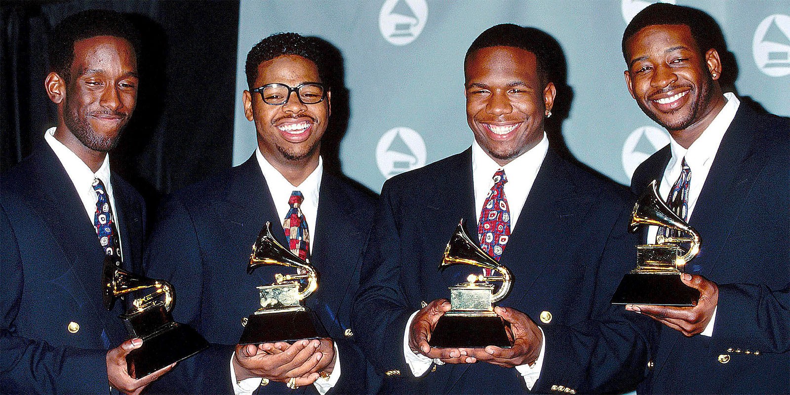Boyz II Men performing